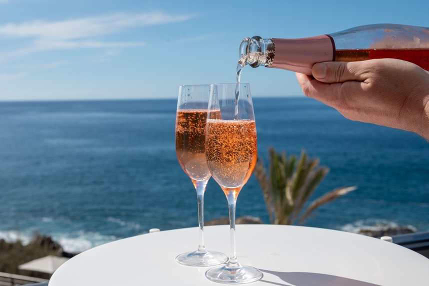 Vini spumanti rosati: le bollicine fresche e versatili per la tua estate Vini spumanti rosati: le bollicine fresche e versatili per la tua estate